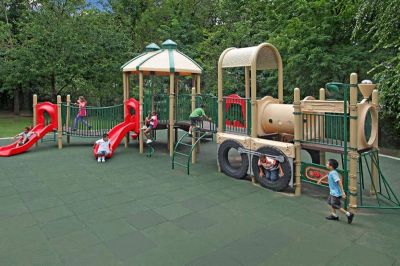 Aire de jeu enfant extérieur baby toboggan avec bac à balles Top crèches