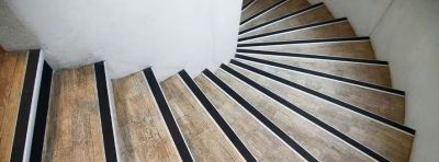 Nez de marche sur bois