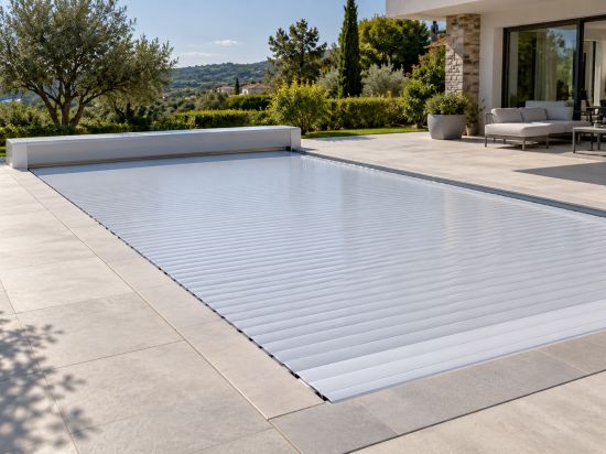 piscine avec volet roulant