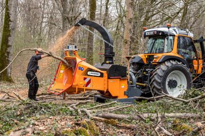 broyeur de branche sur tracteur