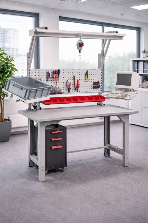 Bureau industriel moderne avec outils