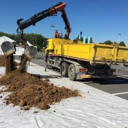 Camion grue charge moyenne