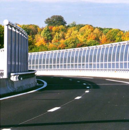 Mur  anti-bruit autoroutier