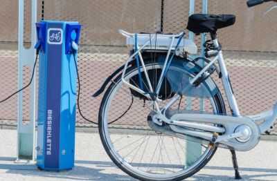 Quelles sont les réglementations sur les bornes de recharge pour vélo électrique ?