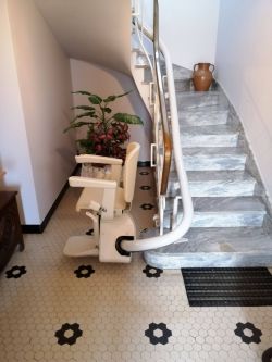 Monte-escalier tournant