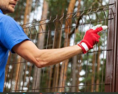 Installation clôture rigide