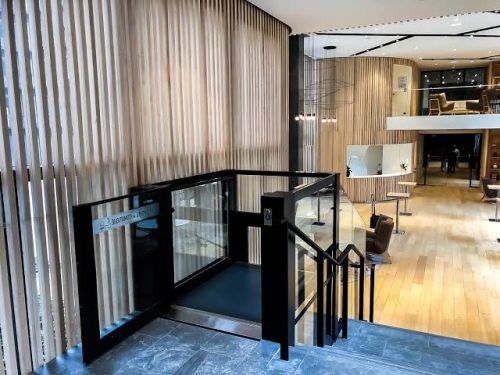 élévateur PMR intérieur