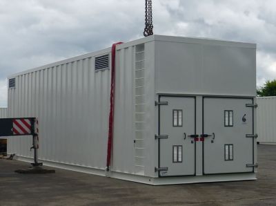 Container shelter en matériau composite et container-citerne en inox Container shelter en matériau composite et contain