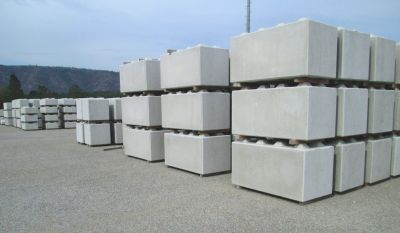 bloc en béton empilable sur un chantier