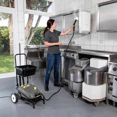 Nettoyeur à vapeur pro en cuisine collective