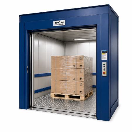 monte-charge industriel avec palette marchandise