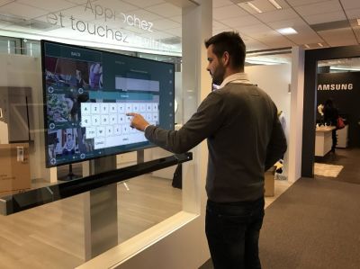 écran vitrine tactile