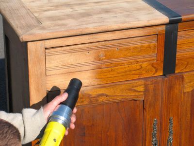 aérogommage d'un meuble en bois aérogommage d'un meuble en bois