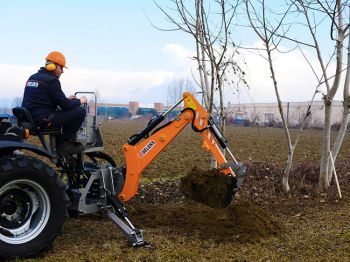 Pelle rétro pour tracteur