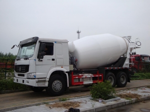 Camion malaxeur semi-remorque