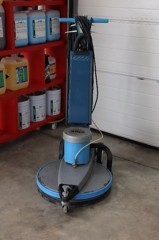 Monobrosse Nilco 401 avec aspiration intégrée_0