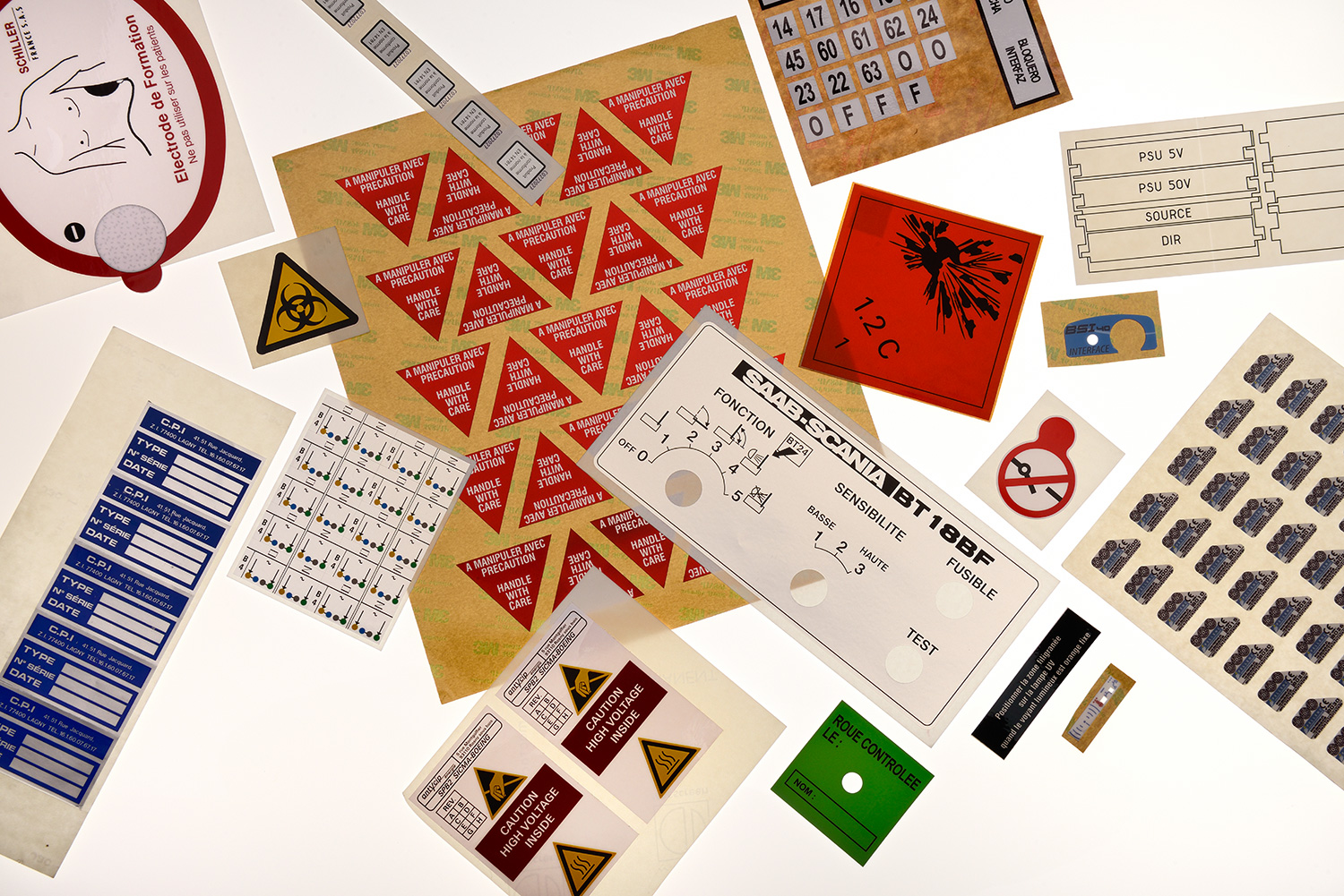 Étiquettes industrielles adhésives en PVC - Identification, sécurisation et information - Résistantes et sur mesure_0