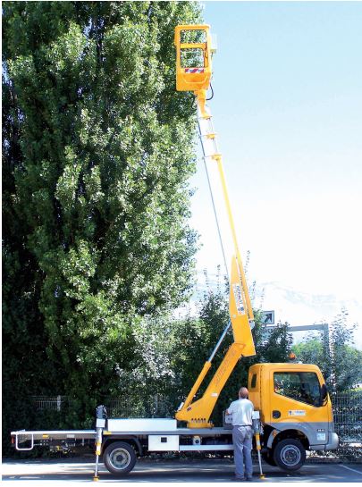 Camion nacelle télescopique, hauteur de travail 16 m - MULTITEL 160ALU - disponible en location_0