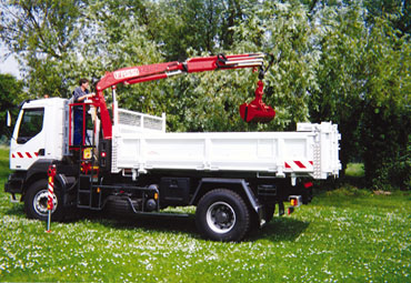 Grue auxiliaire Fassi F135AXS - capacité de levage jusqu'à 10,5 tm - bras hydraulique jusqu'à 8,30 m_0