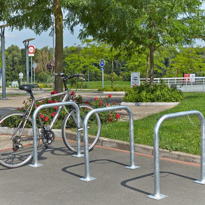 Barrière pour vélos en acier galvanisé - Système antiglisse - Fixation sur platines - Dimensions 75 x 75 cm_0
