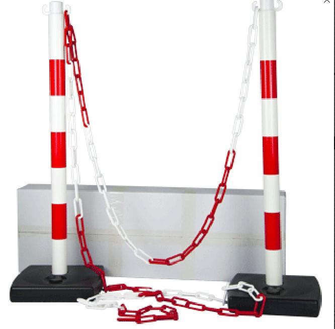 TOPCAR - Kit 2 poteaux PVC Rouge/Blanc + 5m de chaîne R/B - Hauteur 90 cm - Socle chantier 4 kg à lester - Réf. 2000864_0