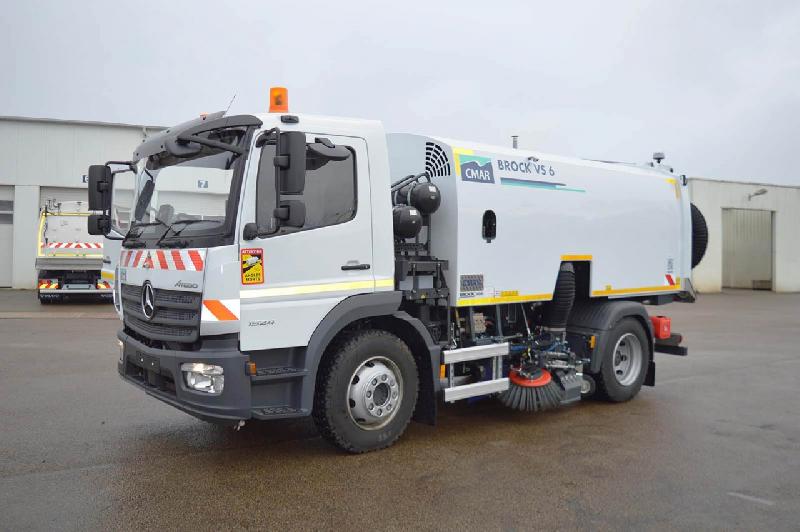 Balayeuse châssis TP Brock VS 06 haute pression 6m³ - Cuve à déchets 6m³ et cuve à eau 1200L - Moteur auxiliaire économique et respectueux de l'environnement_0