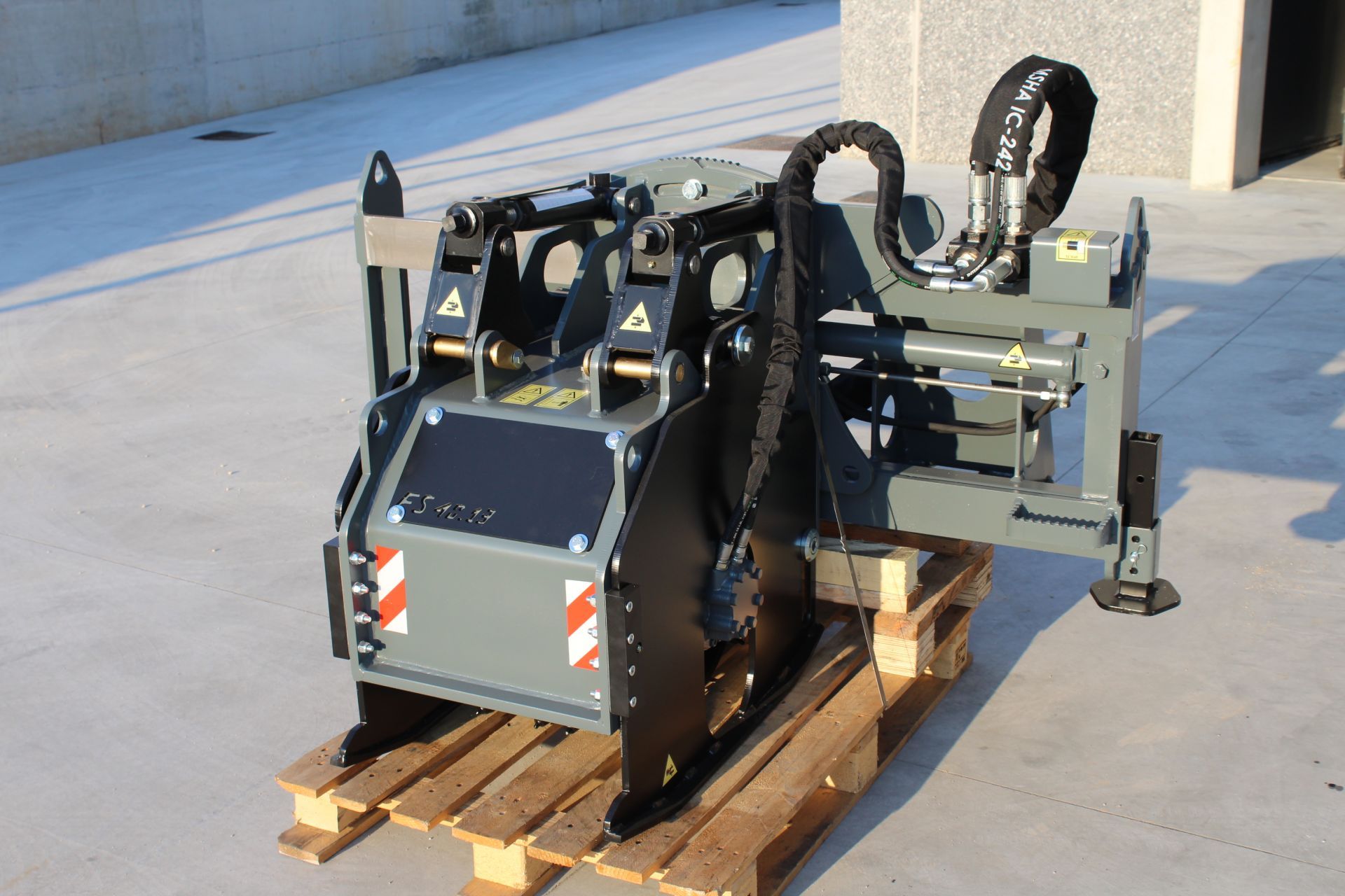 Raboteuse à béton CM FS 40.15 - 570kg, largeur 400mm, profondeur max 130mm, déplacement latéral hydraulique_0