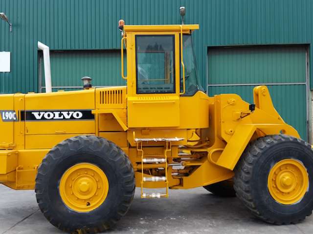 Chargeurs sur pneus volvo l90c_0