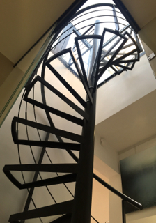 Helix : escalier colimaçon metal à marches baquet