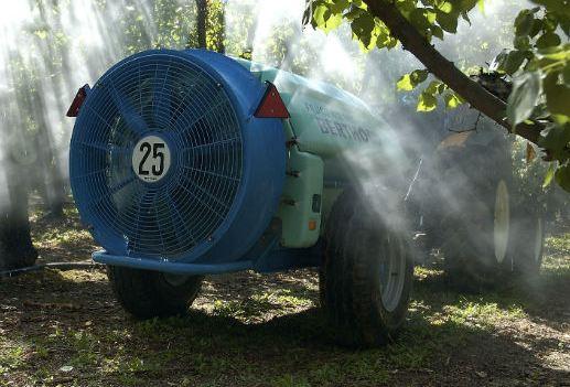 Pulvérisateur tracté Fructair Tc - Berthoud - 4 capacités disponibles de 1000 à 3000 L - Ventilation 840 mm à aspiration arrière_0