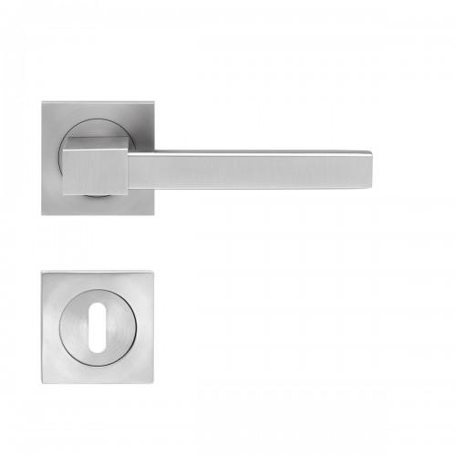 POIGNÉES DE PORTE SUR ROSACES CARRÉES SÉRIE ER 47Q PORTLAND -SATINÉ -CLÉ L KARCHER DESIGN