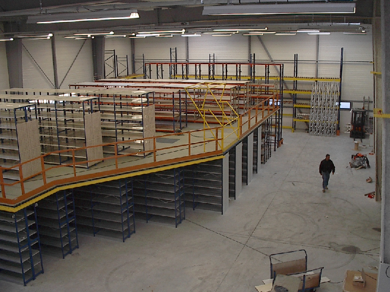 Plates-formes de rayonnages - stockage sur rayonnages avec plancher aménageable_0