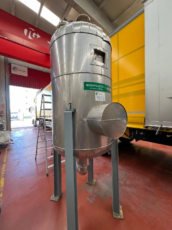 Cuve en acier inoxydable 1 074 litres isolé thermiquement d'occasion_0
