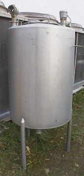 Cuve simple enveloppe inox - 500 litres - trou d'homme - fond bombé - sur pieds - d'occasion_0