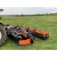 Machine agricole équipée de disques crénelés en acier de bore