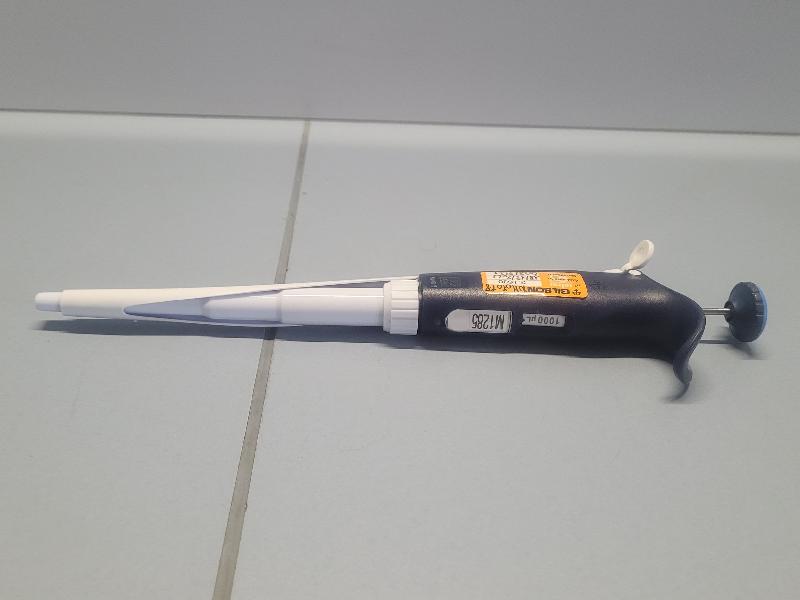 Pipette de laboratoire GILSON PIPETMAN L Fixed 1000µl_0