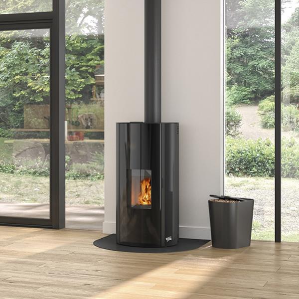 Poêle à granulés Estray 9 - étanche, électronique, 9,1 kW - Habillage acier noir, sortie concentrique_0