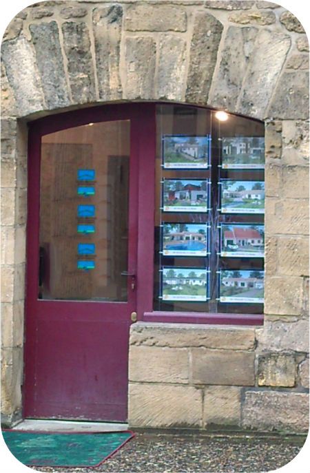 Porte-affiches lumineux LED suspendus sur câbles - Guinaudeau - Format A3 paysage - Éclairage LED longue durée_0