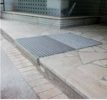 Rampe encastrable Urbaccedetapis - Handinorme - 900 mm avec tapis intégré et escamotable_0