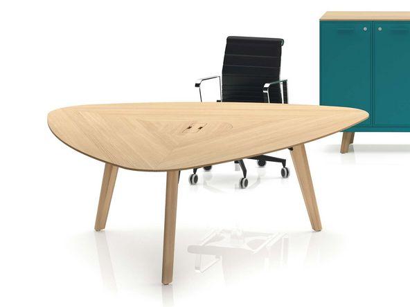 Table de réunion triangle design Terra - Plateau 30 mm en placage de bois - Capacité 6 personnes - Fabriqué en Italie_0