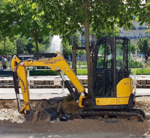 Mini-pelle à chenilles 2,5 à 2,8 T compacte, profondeur de fouille 2600 mm, idéale pour les travaux de terrassement - disponible en location_0