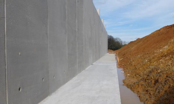 Murs de soutènement en béton agricole - adaptabilité, stabilité, modularité - Maison Bleue_0