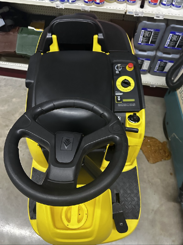 Autolaveuse Karcher à conducteur portée B90 R d'occasion_0