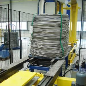 Basculeur de bobine de fil d'inox - avec chariot et convoyeur intégré - automatisation pilotée par informatique_0