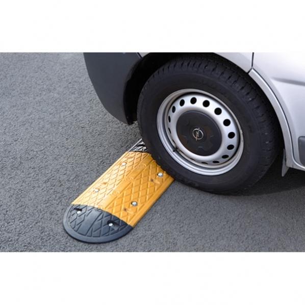 Ralentisseur de véhicule en caoutchouc recyclé - Embout jaune - 4 versions disponibles - Marque Rolléco_0