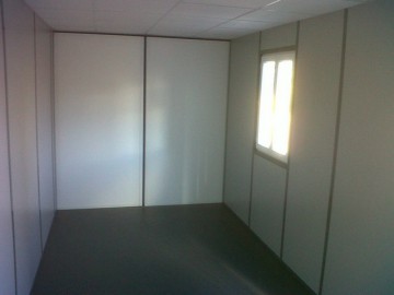 Conteneur bureau 20' aménagé - Isolation, fenêtres, porte, faux plafond et dalles plombantes_0