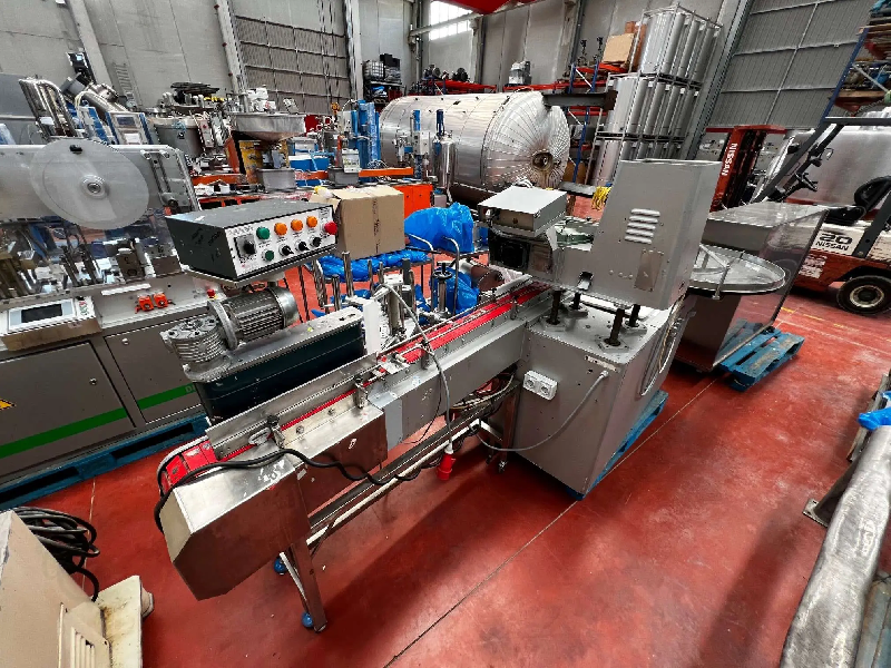 Équipement d'emballage king triumph d'occasion tb2 614 machine d'emballage doseur à comptage de capsules avec machine d'étiquetage etidesa r2-eco - référence                        :                         c7446_0