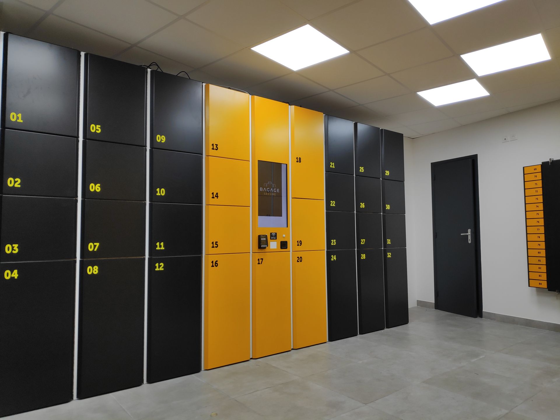 Consigne à clé et à bagages avec casiers connectés - ouverture par digicode - réservation via NannyBag, UseBounce, RagBnb_0