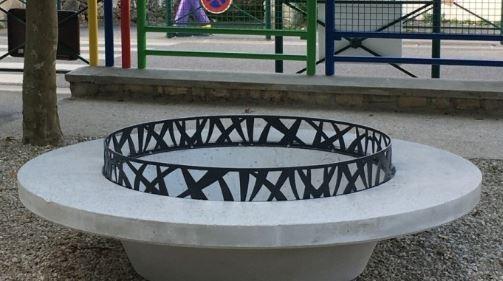 Jardinière urbaine ronde avec banc en béton - Fabrication française - Diamètre 208 cm, poids 1130 kg_0