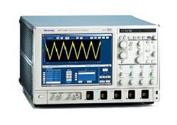 Oscilloscope numérique Tektronix DSA70404 - 4x4GHz, 200fs, 25Géch/s, écran tactile 12.1